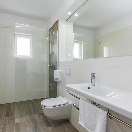 Vila 4m, Miletici, Waterfront Appartement *