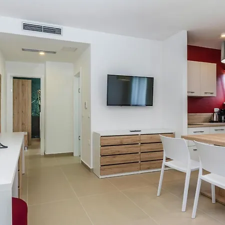 Vila 4m, Miletici, Waterfront